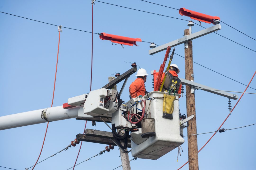 Aerial Lifts and Overhead Power Lines WORK SAFE KENTUCKY